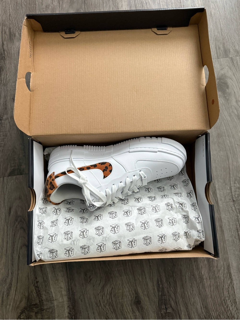 Nike Women's AIR FORCE 1 PIXEL SE, NEW NEVER WORN with Leopard Print Accent - Picture 11 of 14